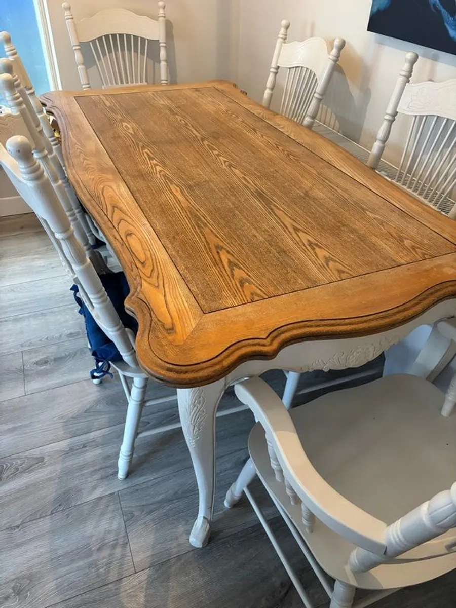 Solid Oak Dining table with 6 chairs - Image 1