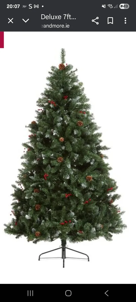 Pine and Berry Christmas tree