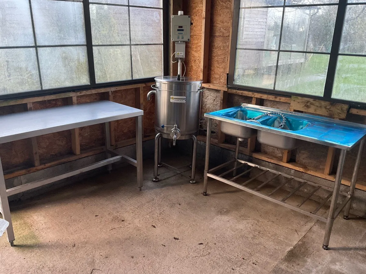 Cheese-making equipment - Image 1