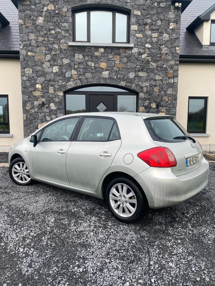 Toyota Auris Luna 1.4 Long Tax - Image 2