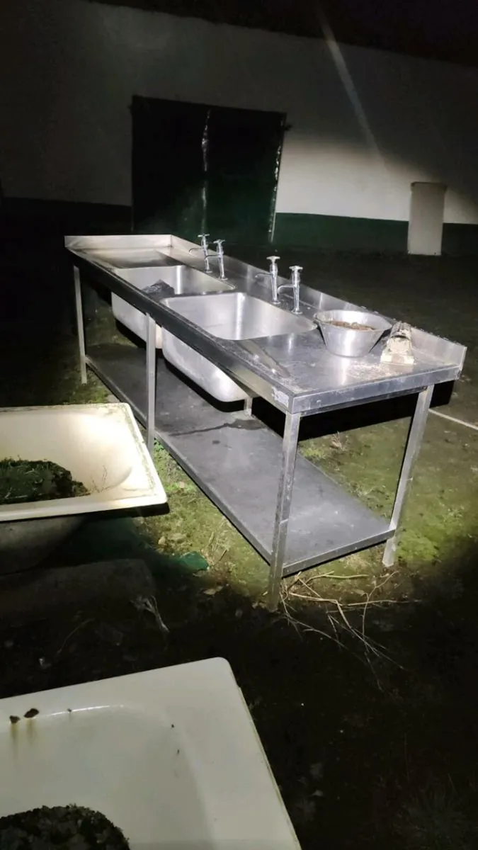 Stainless steel catering sink - Image 1