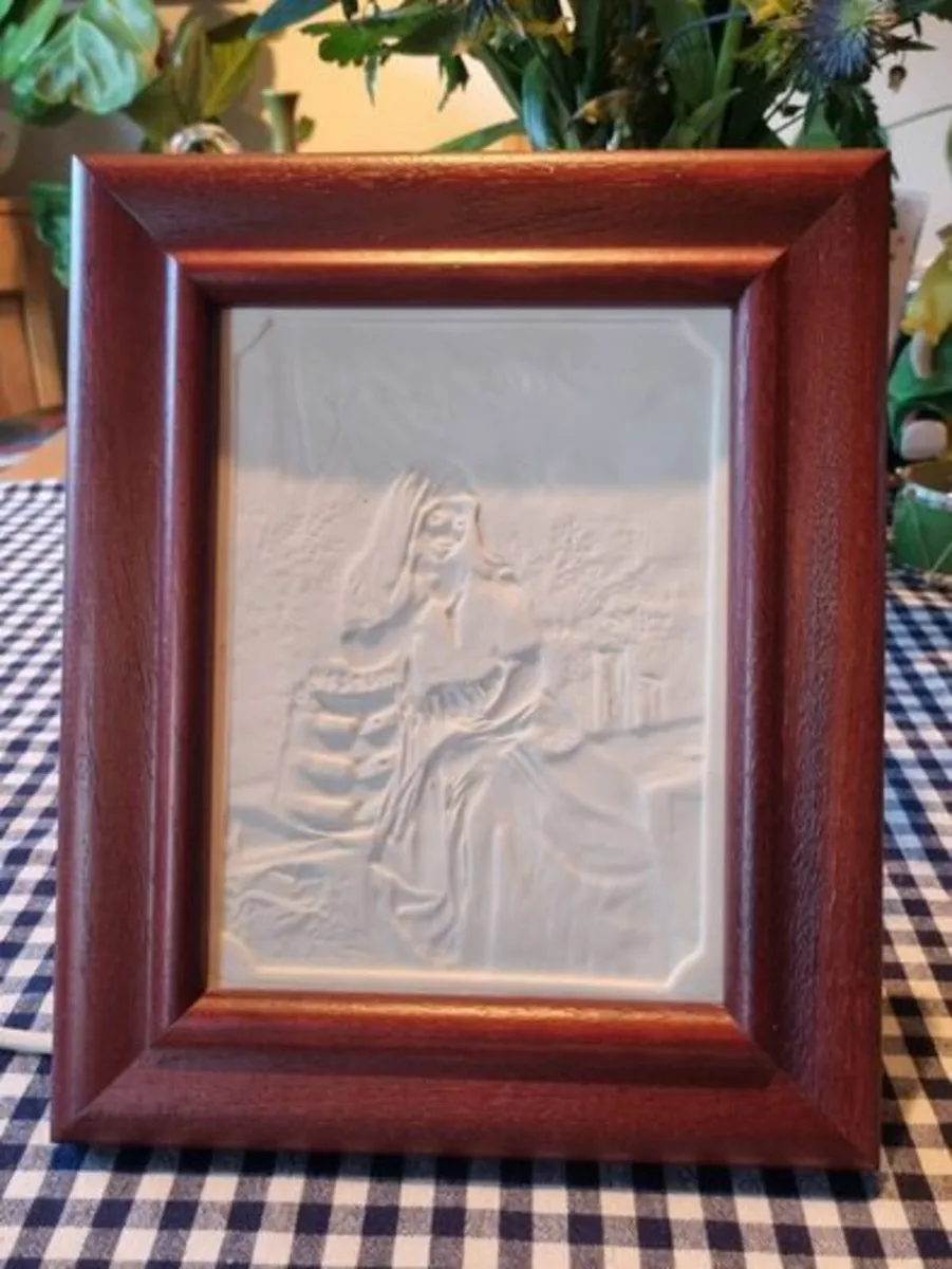 Belleek backlit picture - Image 4