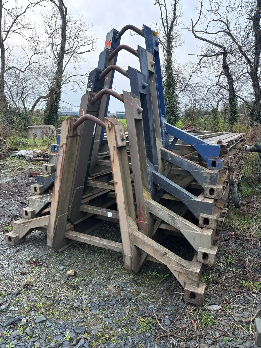 Hook loader flat racks - Image 1