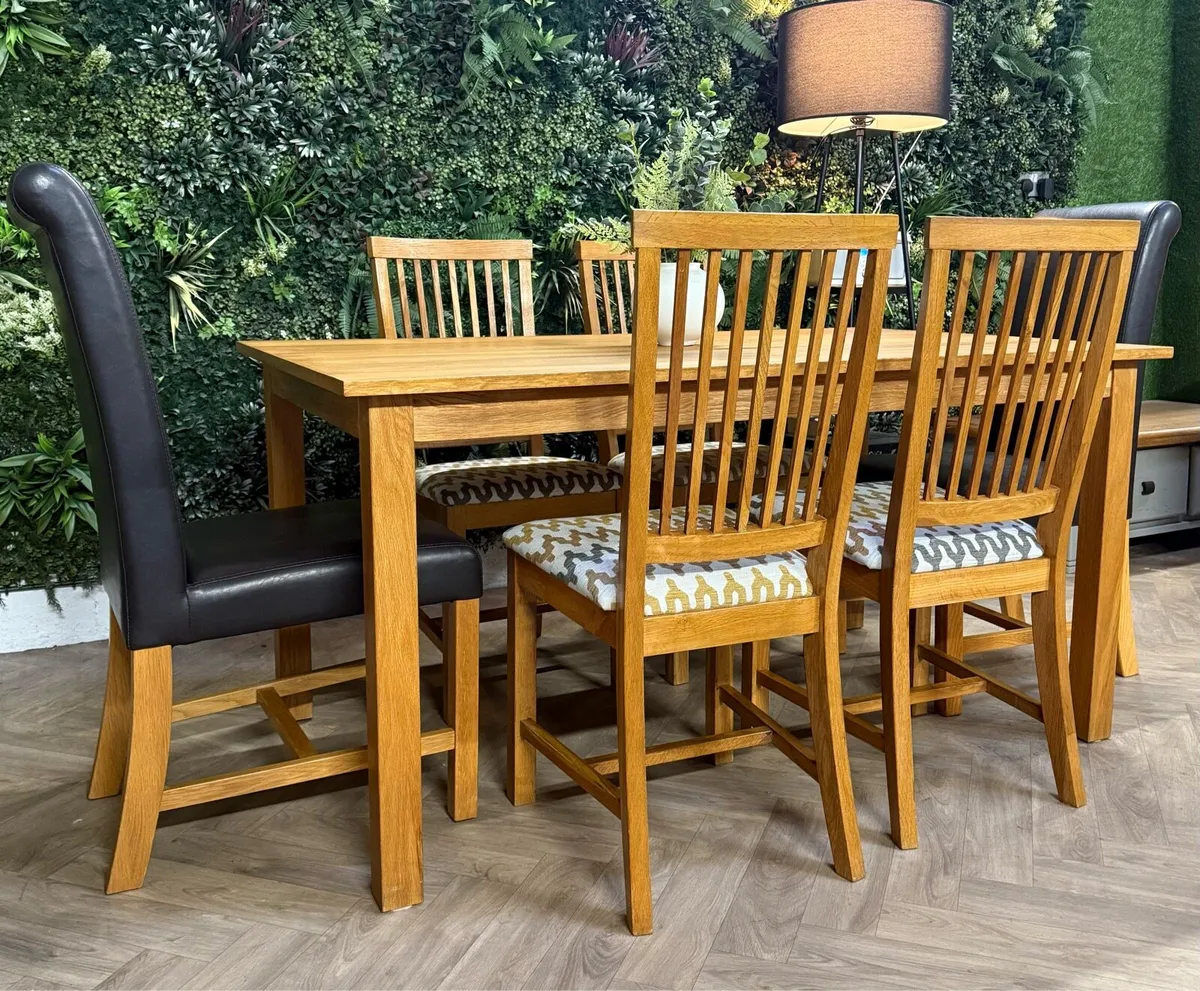 Solid oak kitchen table & 6 chairs/dining set - Image 2