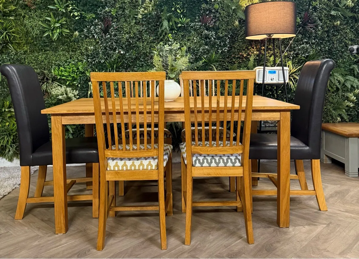 Solid oak kitchen table & 6 chairs/dining set - Image 3