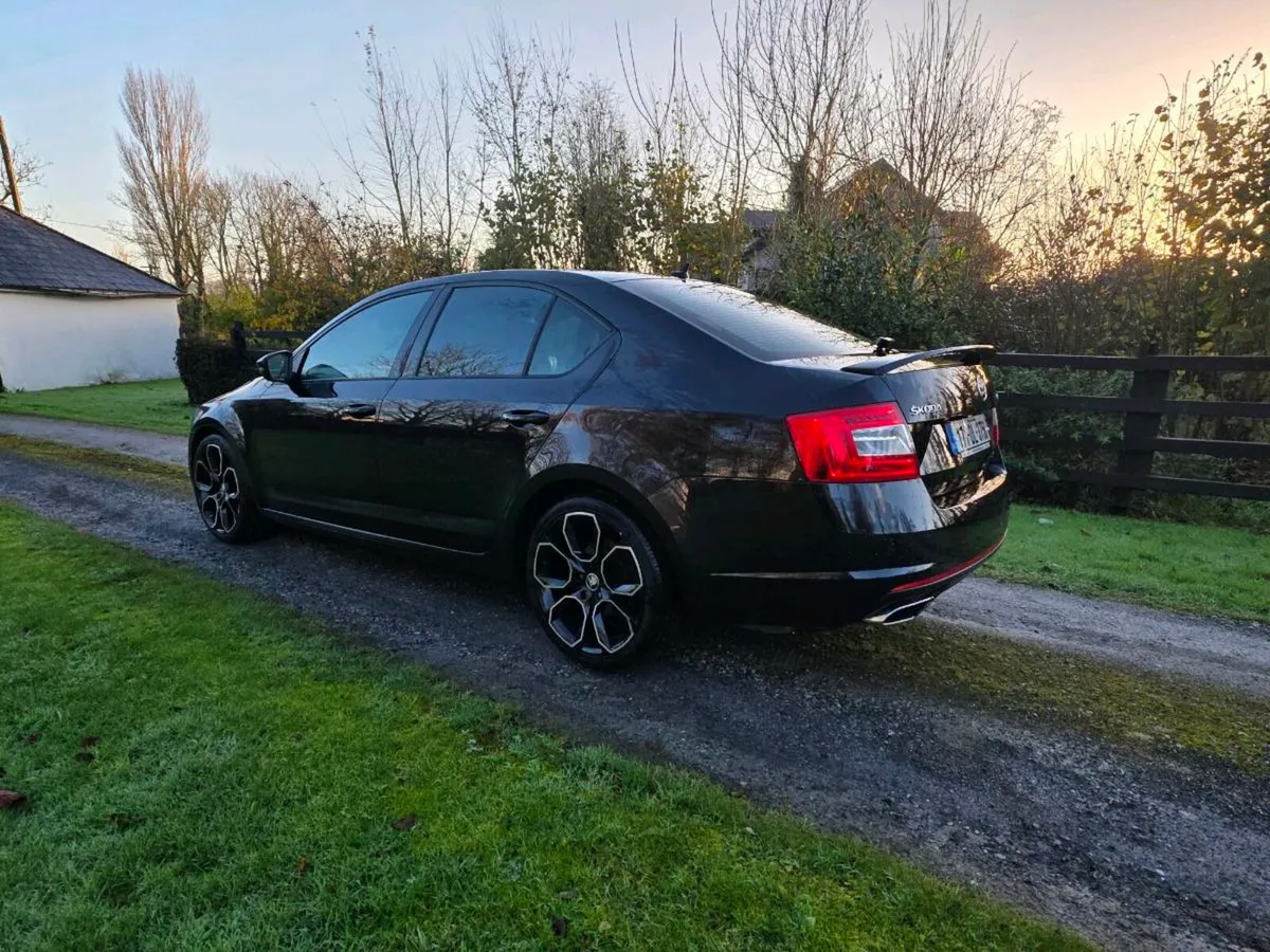 171 SKODA OCTAVIA 2.0 TDI VRS 210 BHP AUTOMATIC - Image 4