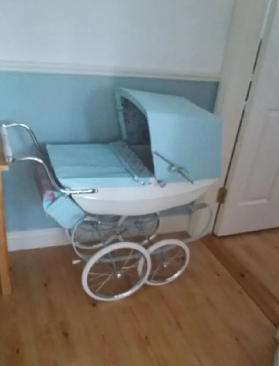 Silver Cross Pram - Image 3