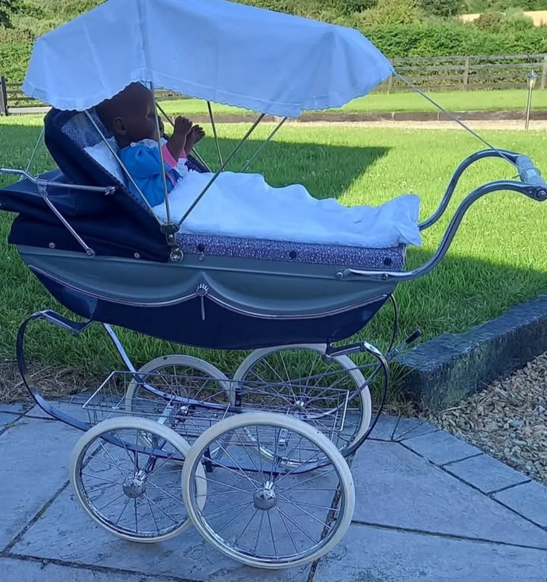 Silver Cross Pram - Image 1