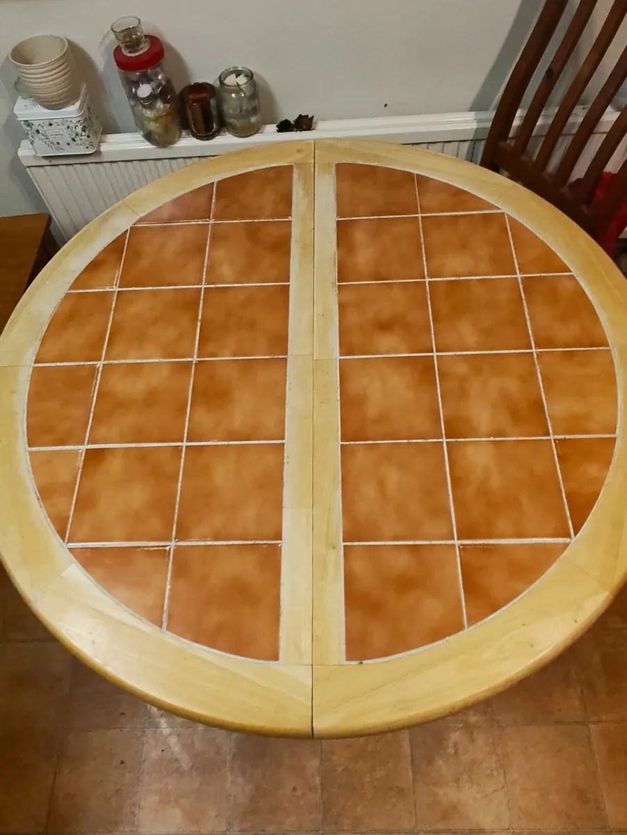 Kitchen table - Image 1