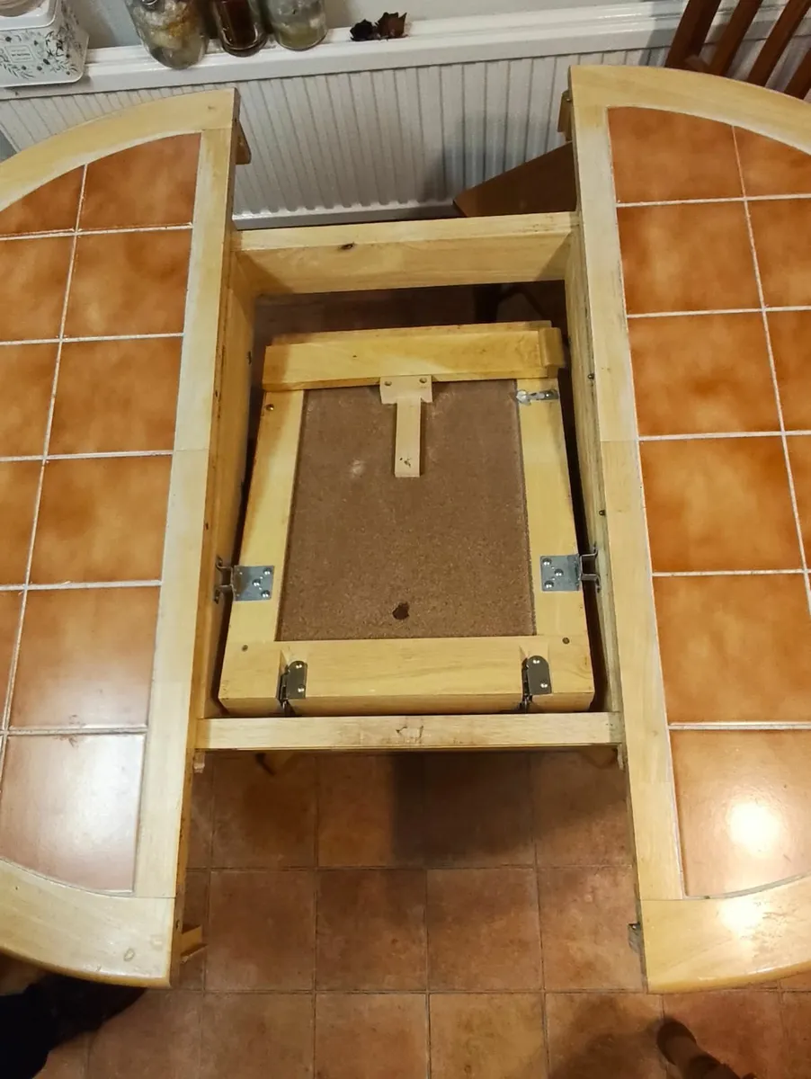 Kitchen table - Image 3