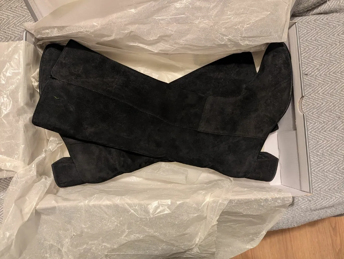 Gabor black suede boots. - Image 3