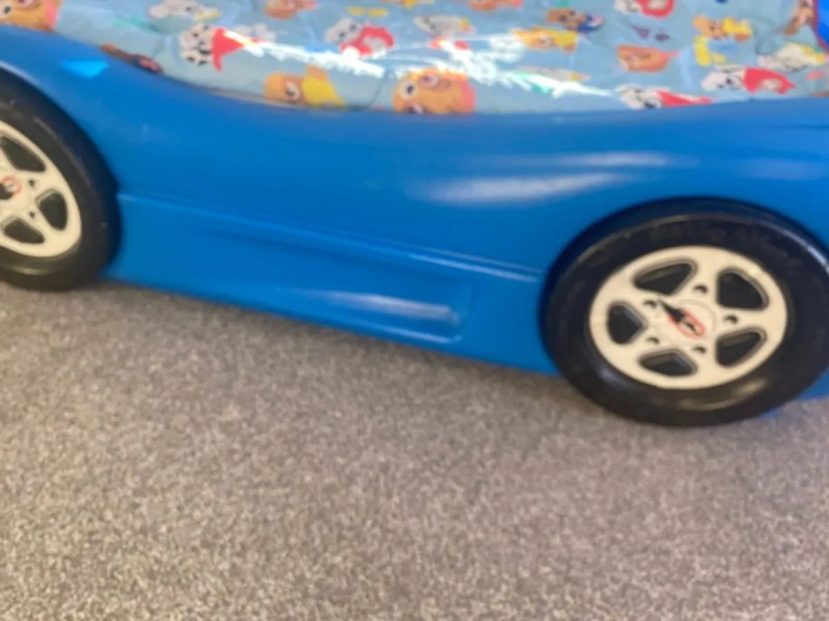 Little Tikes car bed - Image 4