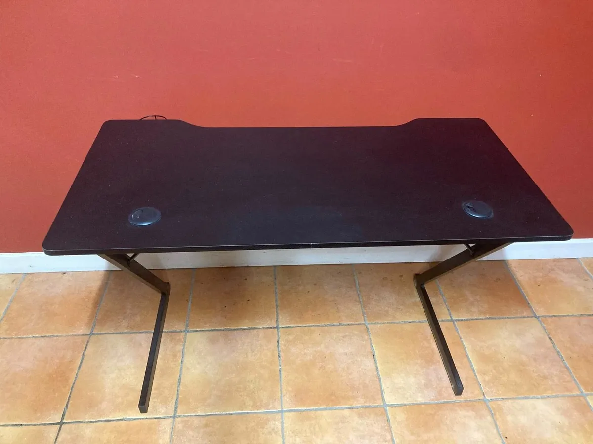 Sturdy Gaming Desk / PC Table – Z-Frame - Image 1
