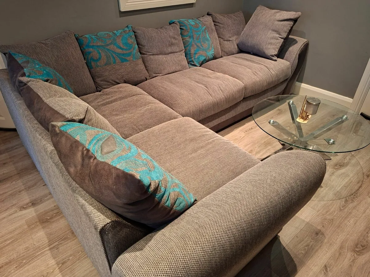 L-shaped sofa - Image 2