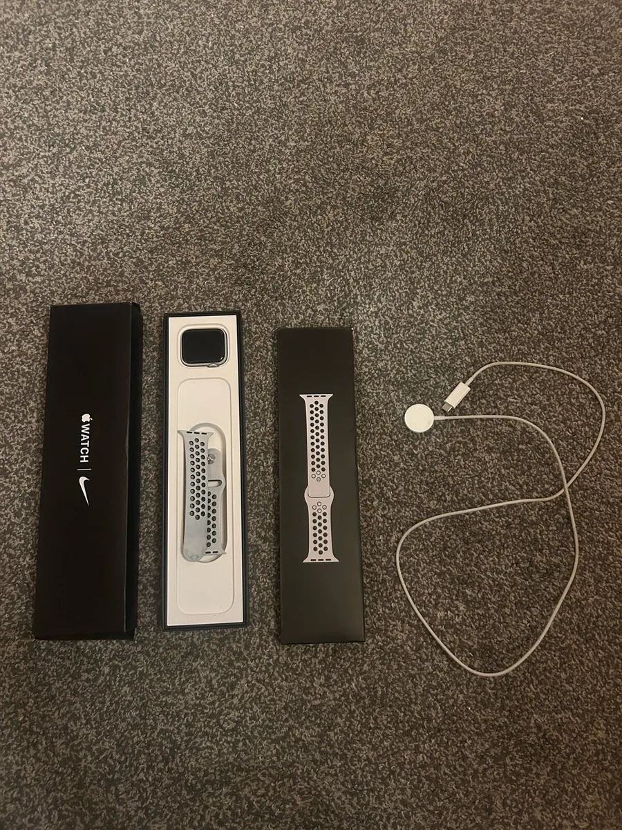 Apple Watch Nike SE 44m - Image 1