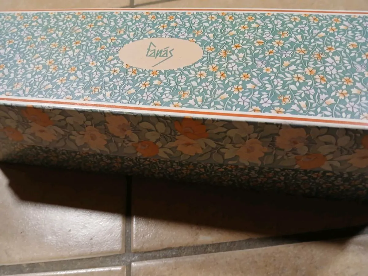 Fanas doll in box - Image 2