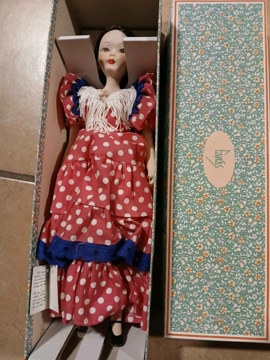 Fanas doll in box - Image 1