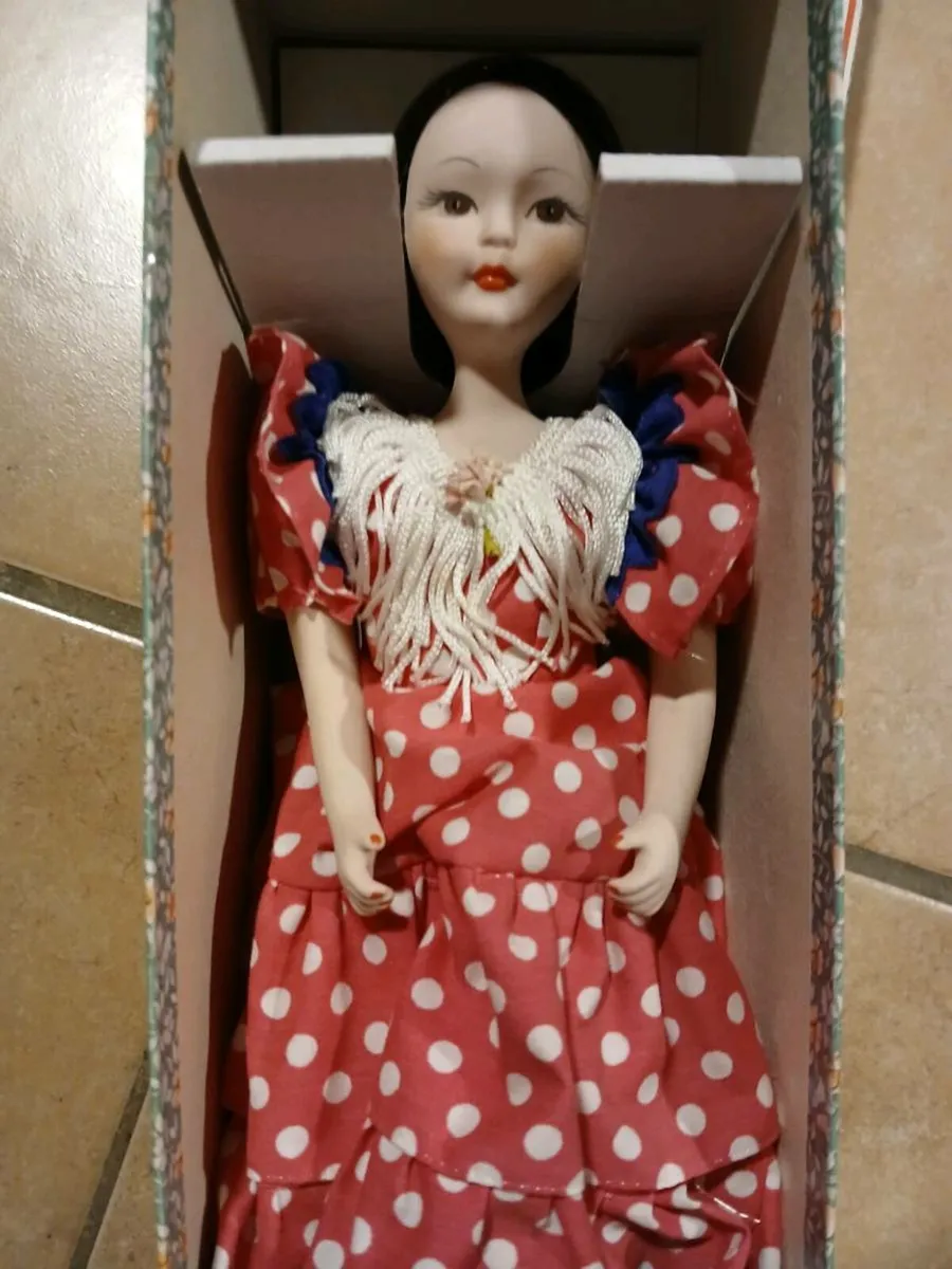 Fanas doll in box - Image 3