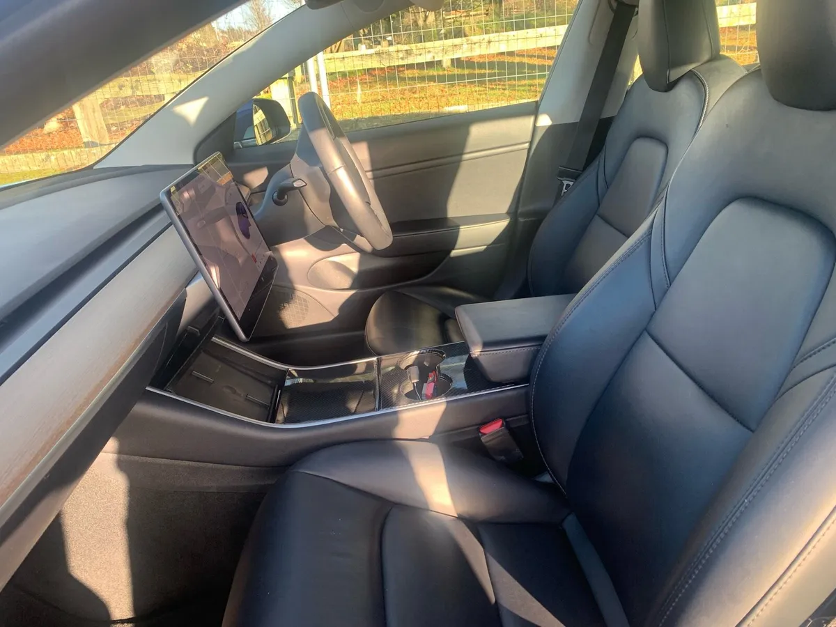Tesla Model 3 - Image 4