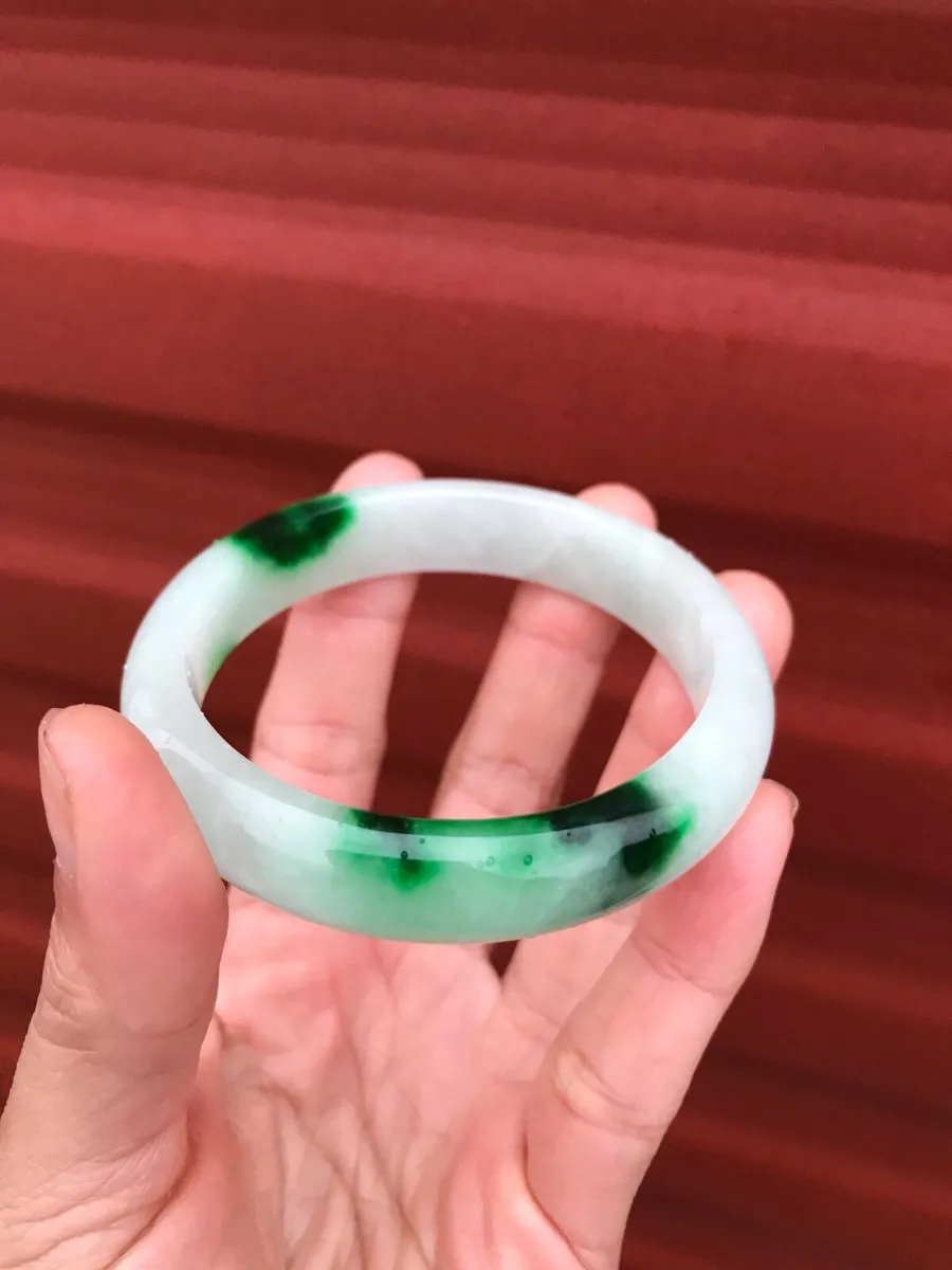 Natural Burma jadeite bangle - Image 1