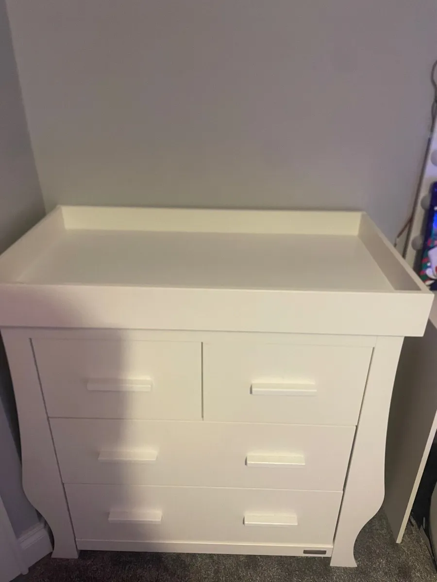 White changing unit with drawers - Image 1