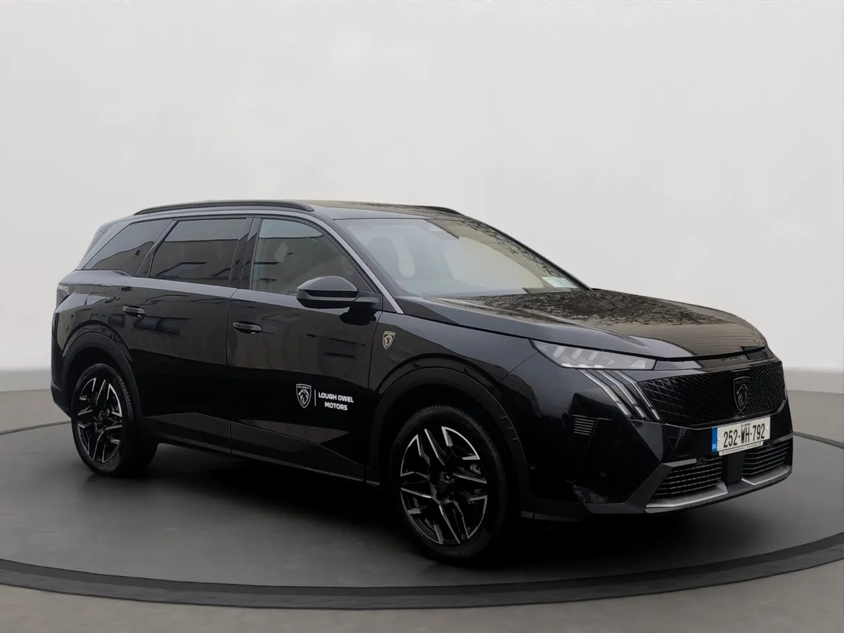 Peugeot 5008 GT Hybrid 144bhp - Image 3