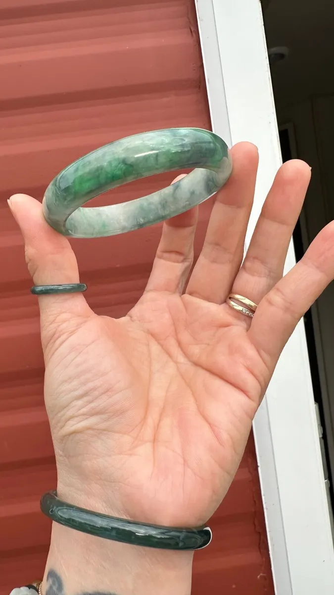Natural Burma jadeite bangle - Image 2