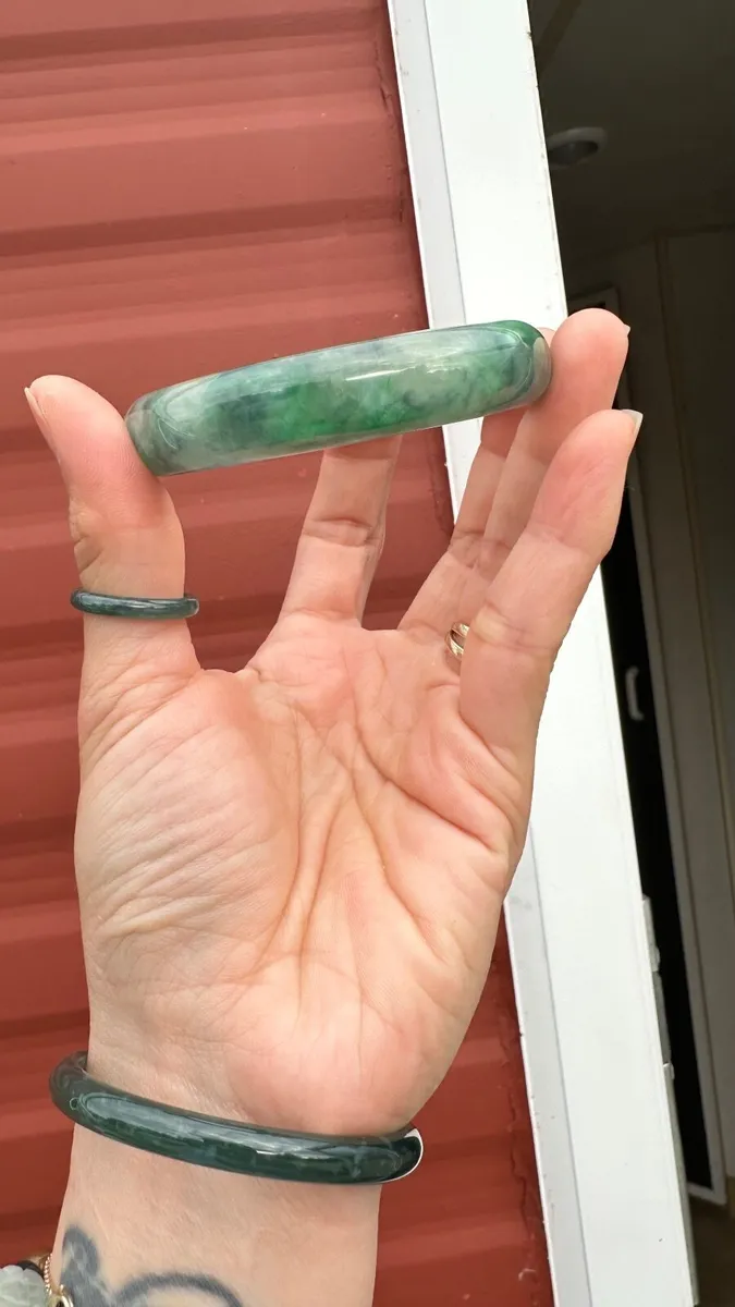 Natural Burma jadeite bangle - Image 1