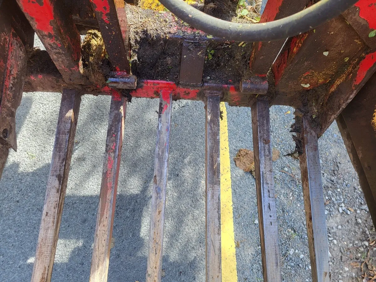 Red rock shear grab - Image 2