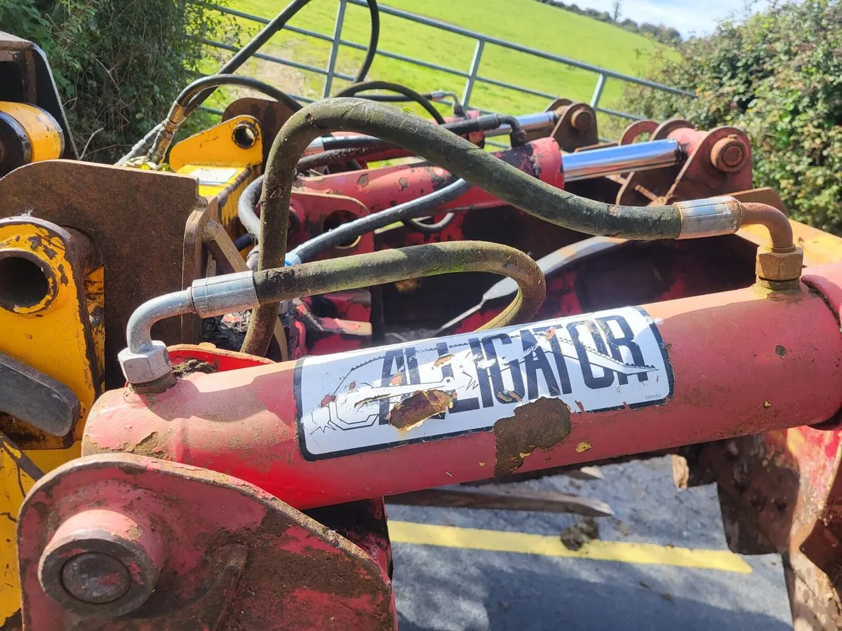 Red rock shear grab - Image 3