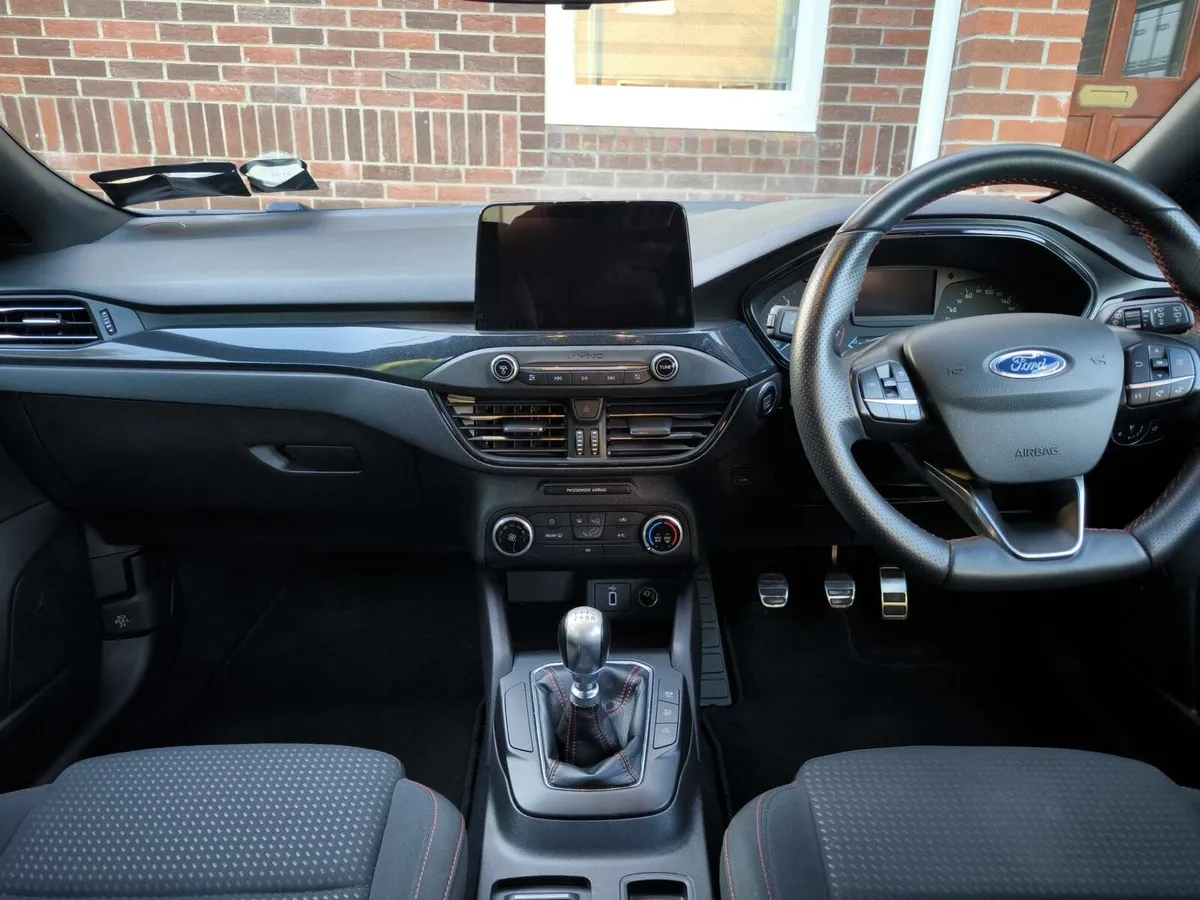 Ford Focus 2019 ST-Line 1.0 - Image 4
