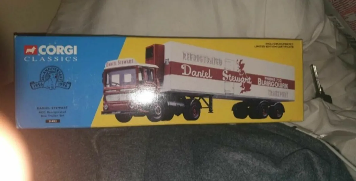 CORGI DIE. CAST LORRY DANEIL  STEWART
