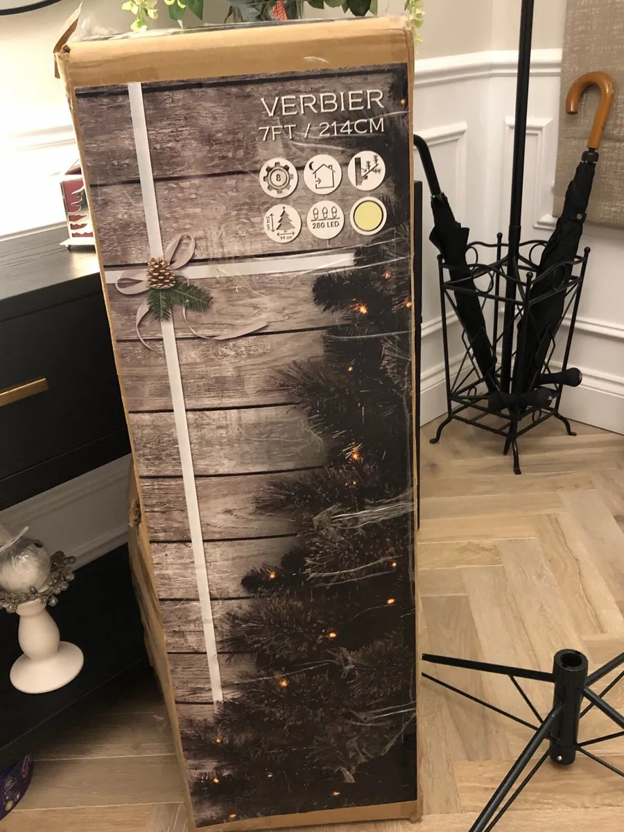 Christmas Tree 7ft in perfect condition - Image 3