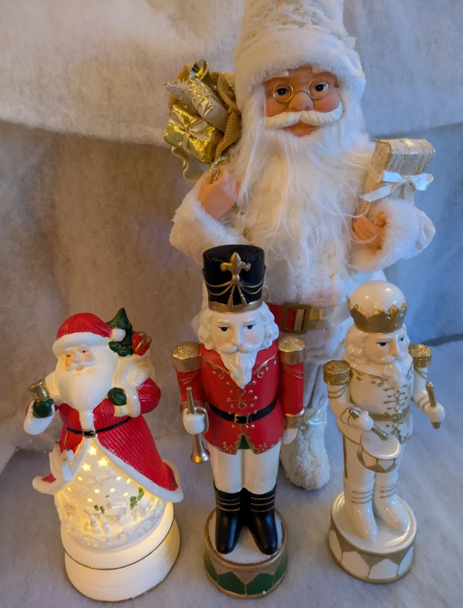 Christmas Decorations - Image 1