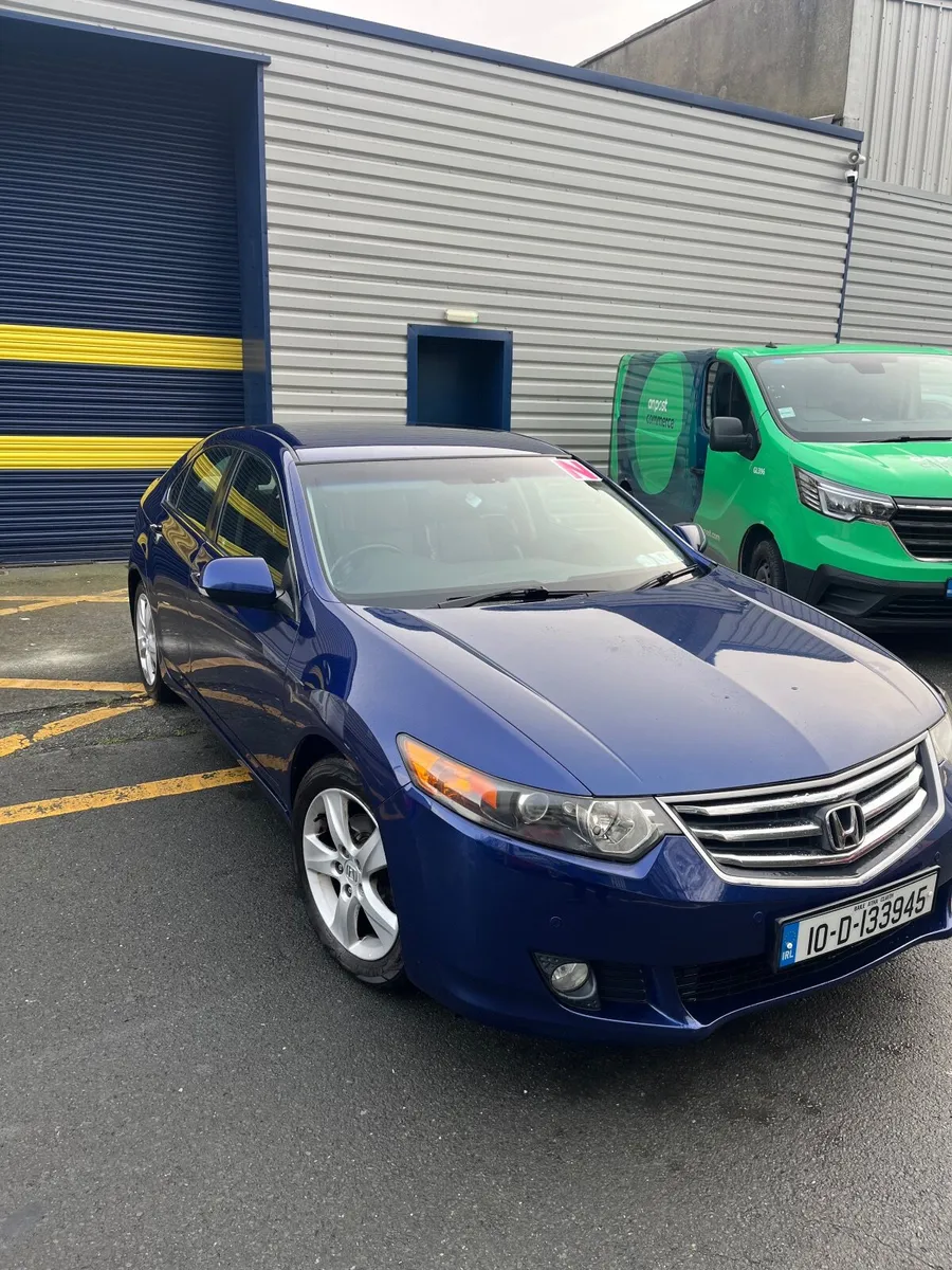 Honda Accord 2010 - Image 2