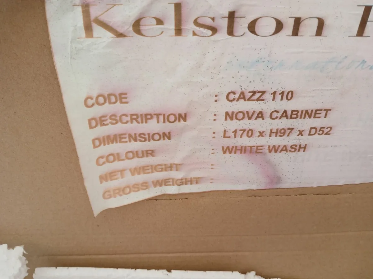 Dresser cabbinet old style  traditional new - Image 1