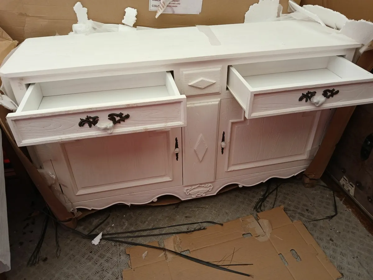 Dresser cabbinet old style  traditional new - Image 2