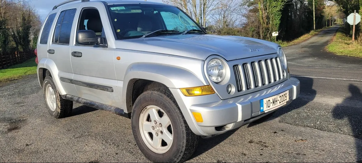 Jeep Cherokee 2010 - Image 1