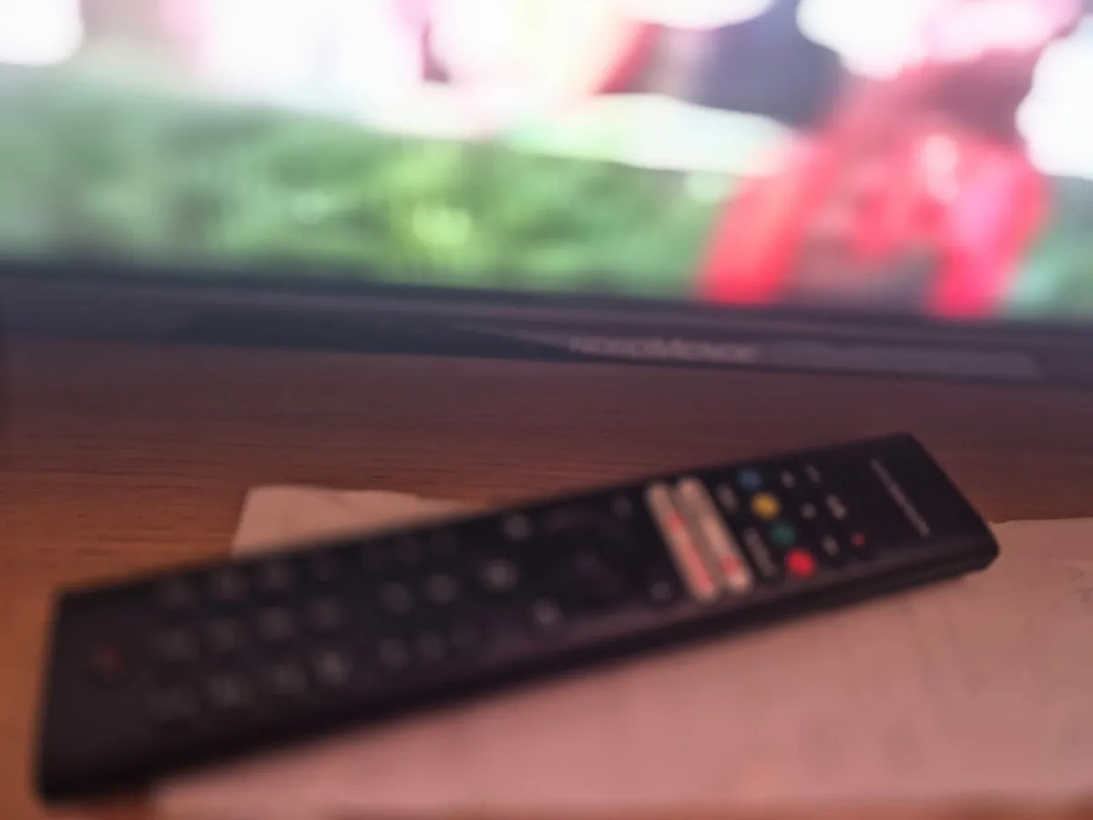 43" NORMENDE ULTRA SMART TV - Image 2