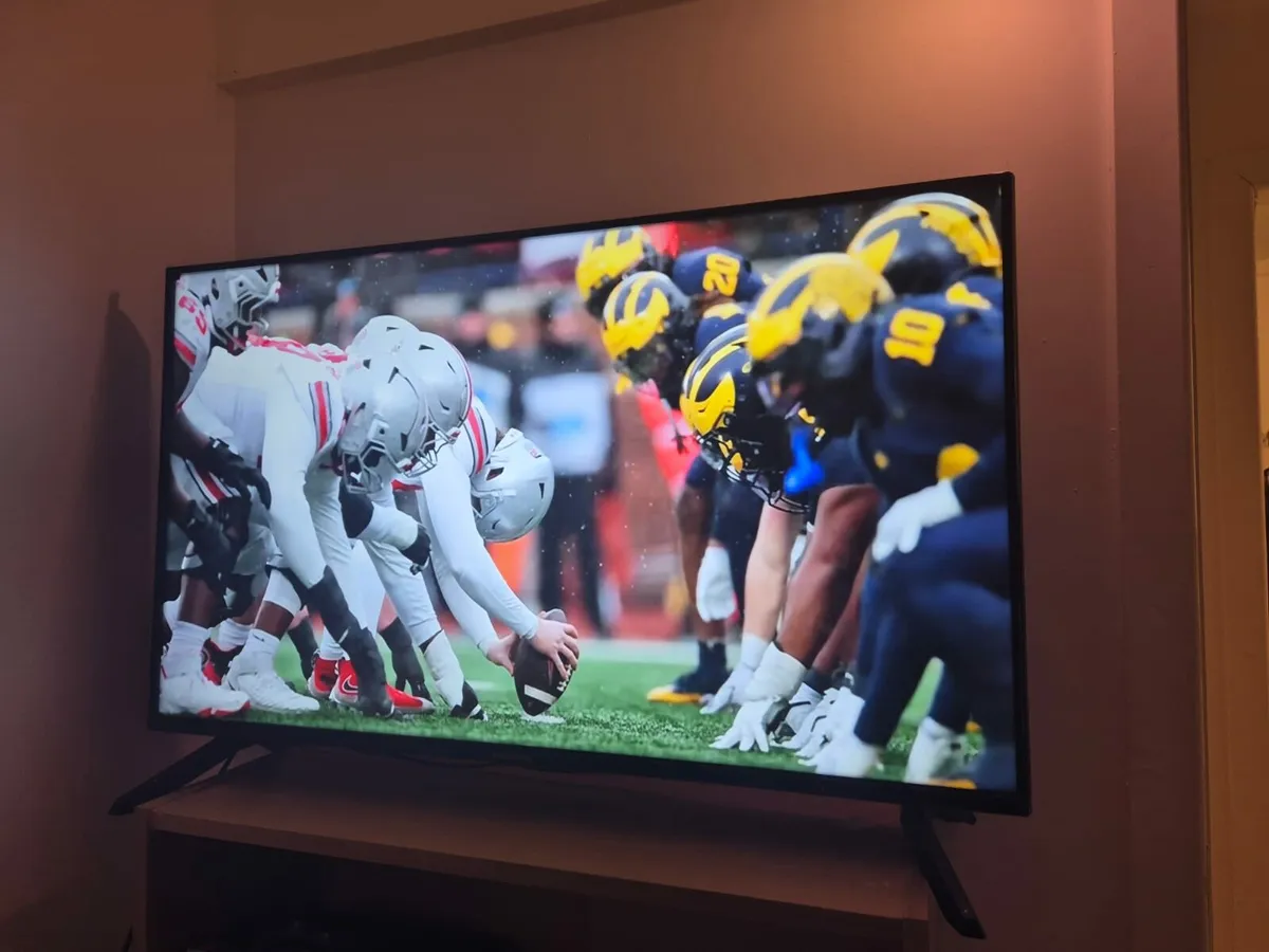 43" NORMENDE ULTRA SMART TV - Image 3