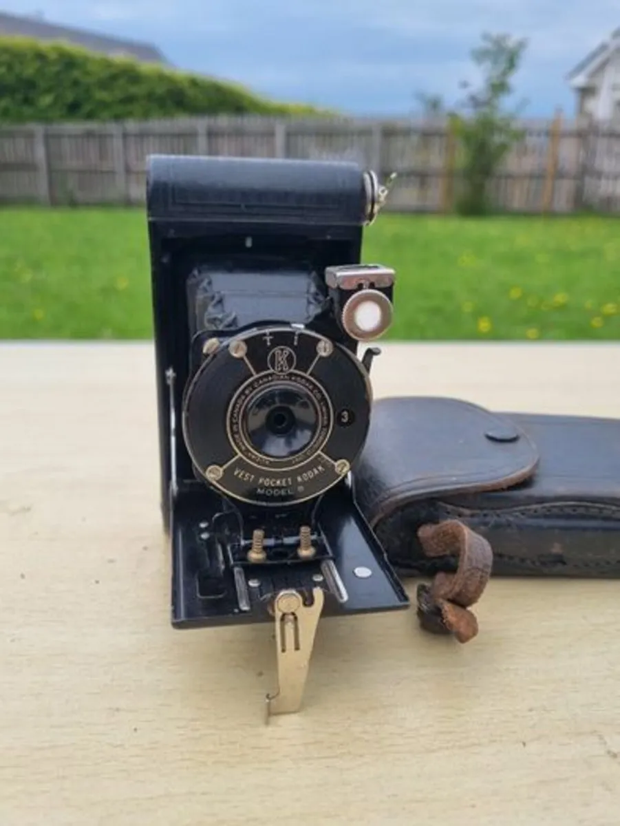 Kodak Vest Pocket Model B Folding Camera - Image 1