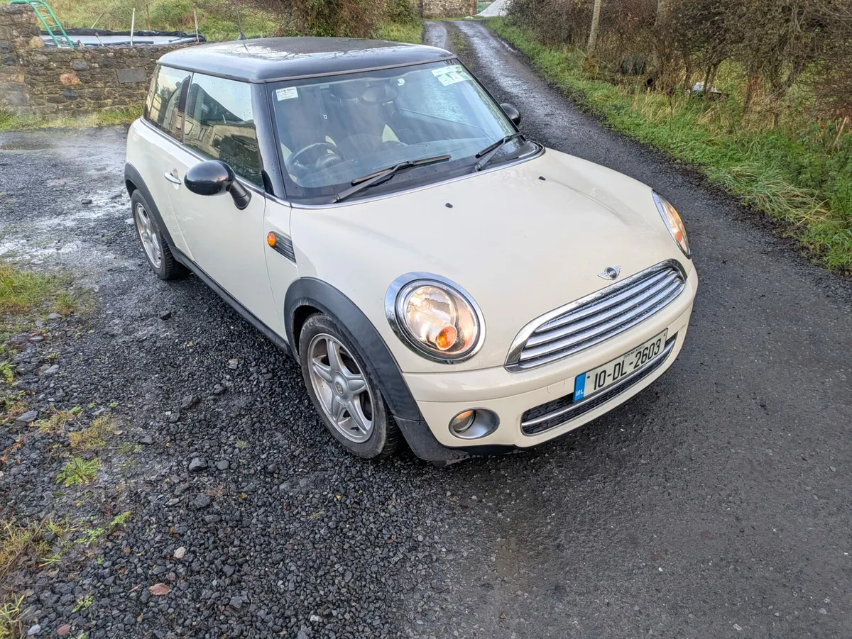 Mini Cooper 2010 - Image 1