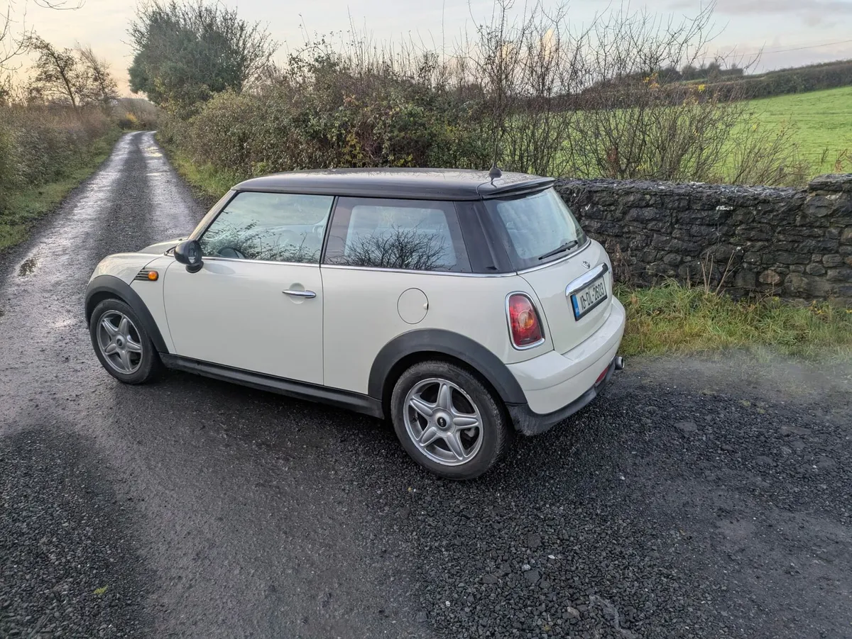 Mini Cooper 2010 - Image 2