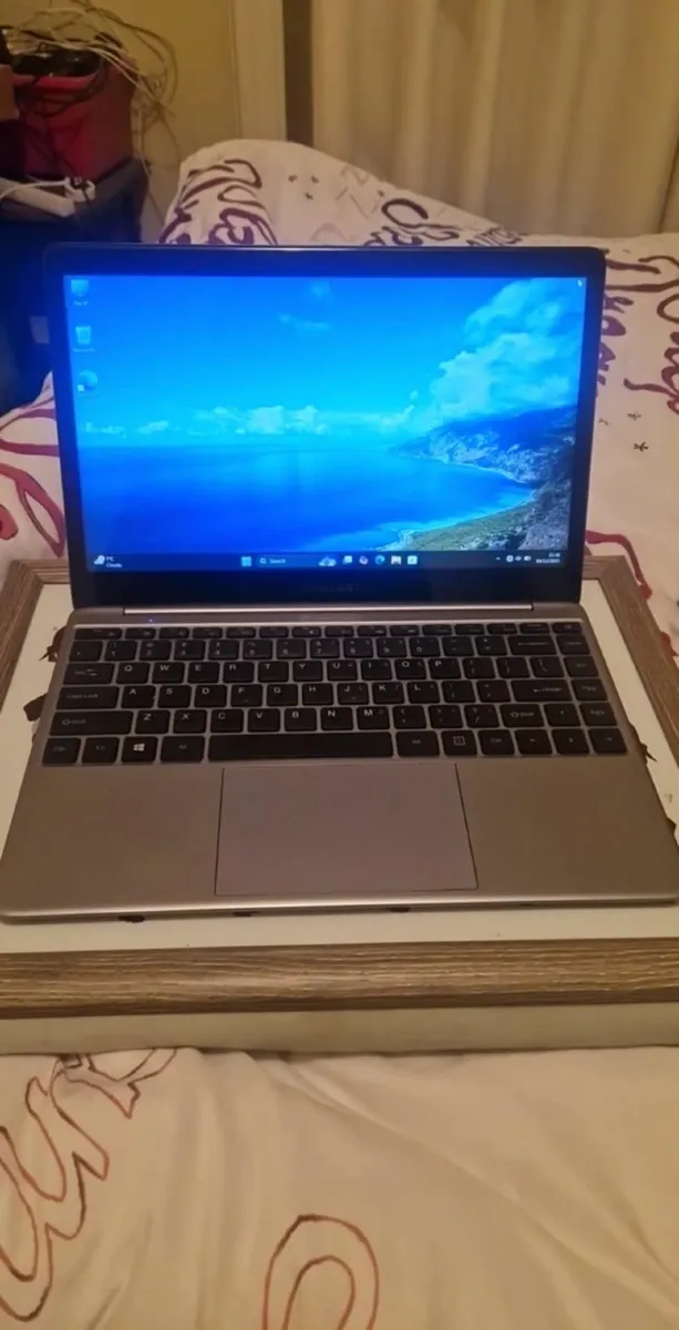 Quad-Core Ultrabook 8GB/256GB NVME WIN11  14" FHD - Image 1