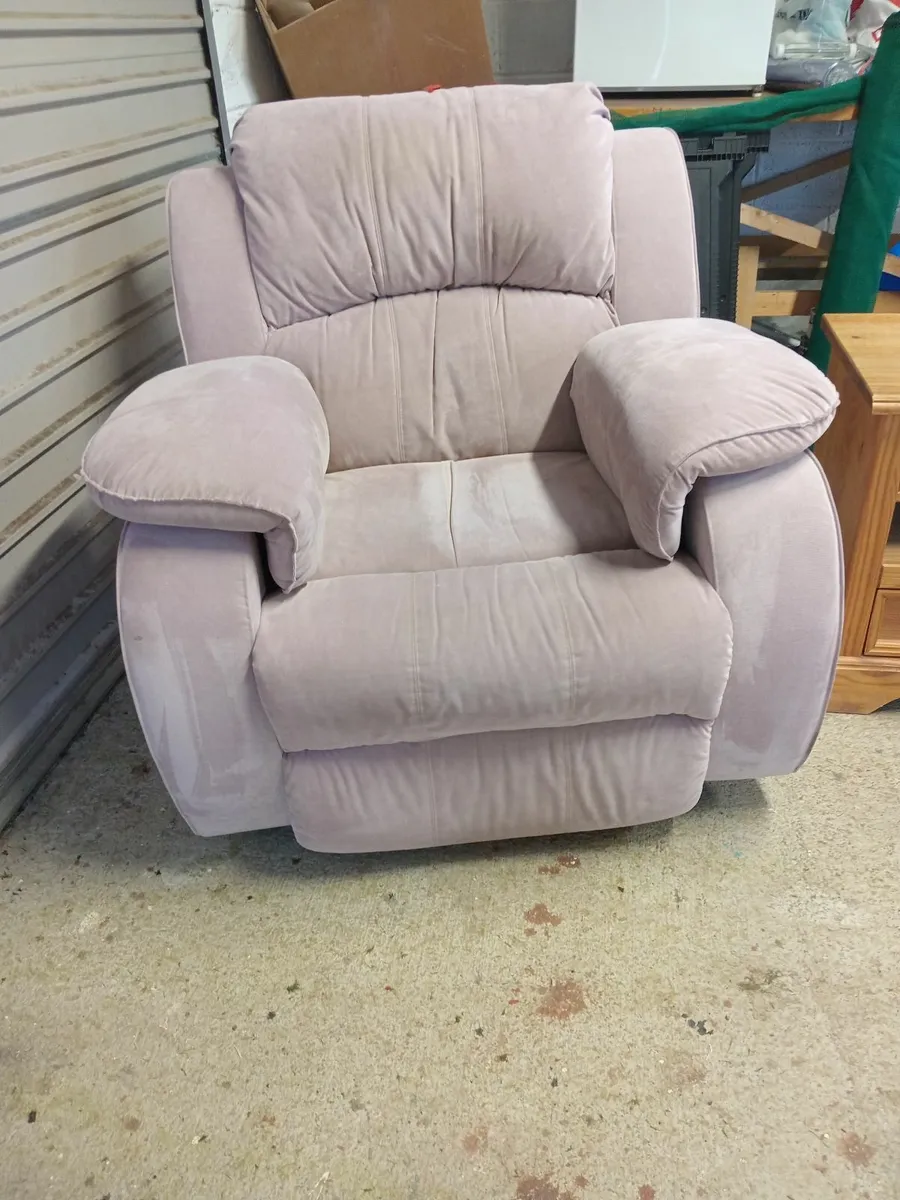 2 Recliners and various other stuff for sale. - Image 3