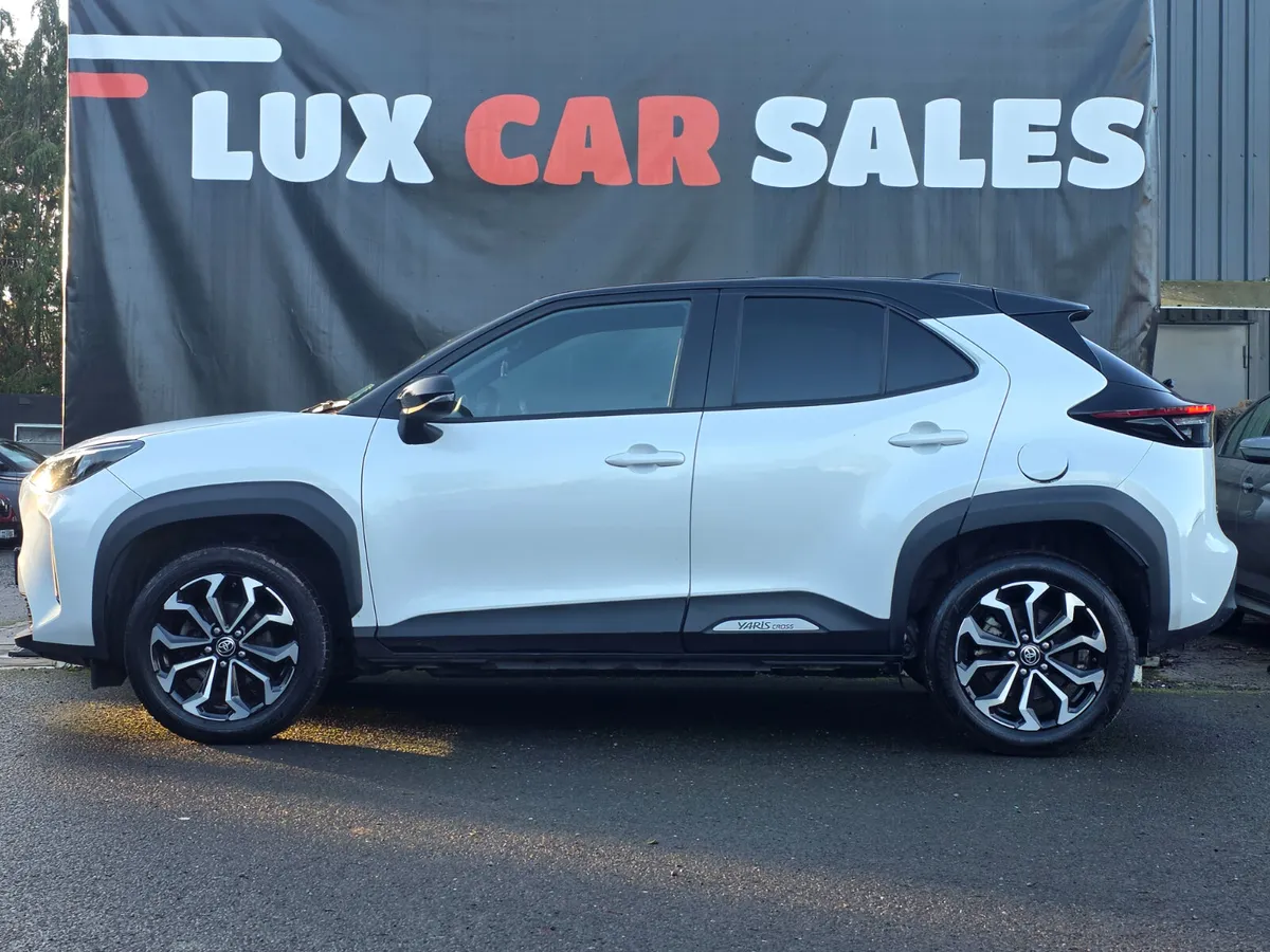 2023 Toyota Yaris Cross 1.5 HYBRID LUNA AUTOMATIC - Image 3