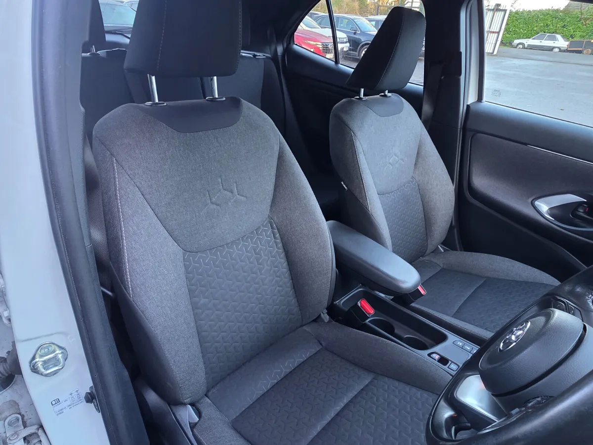 2023 Toyota Yaris Cross 1.5 HYBRID LUNA AUTOMATIC - Image 4