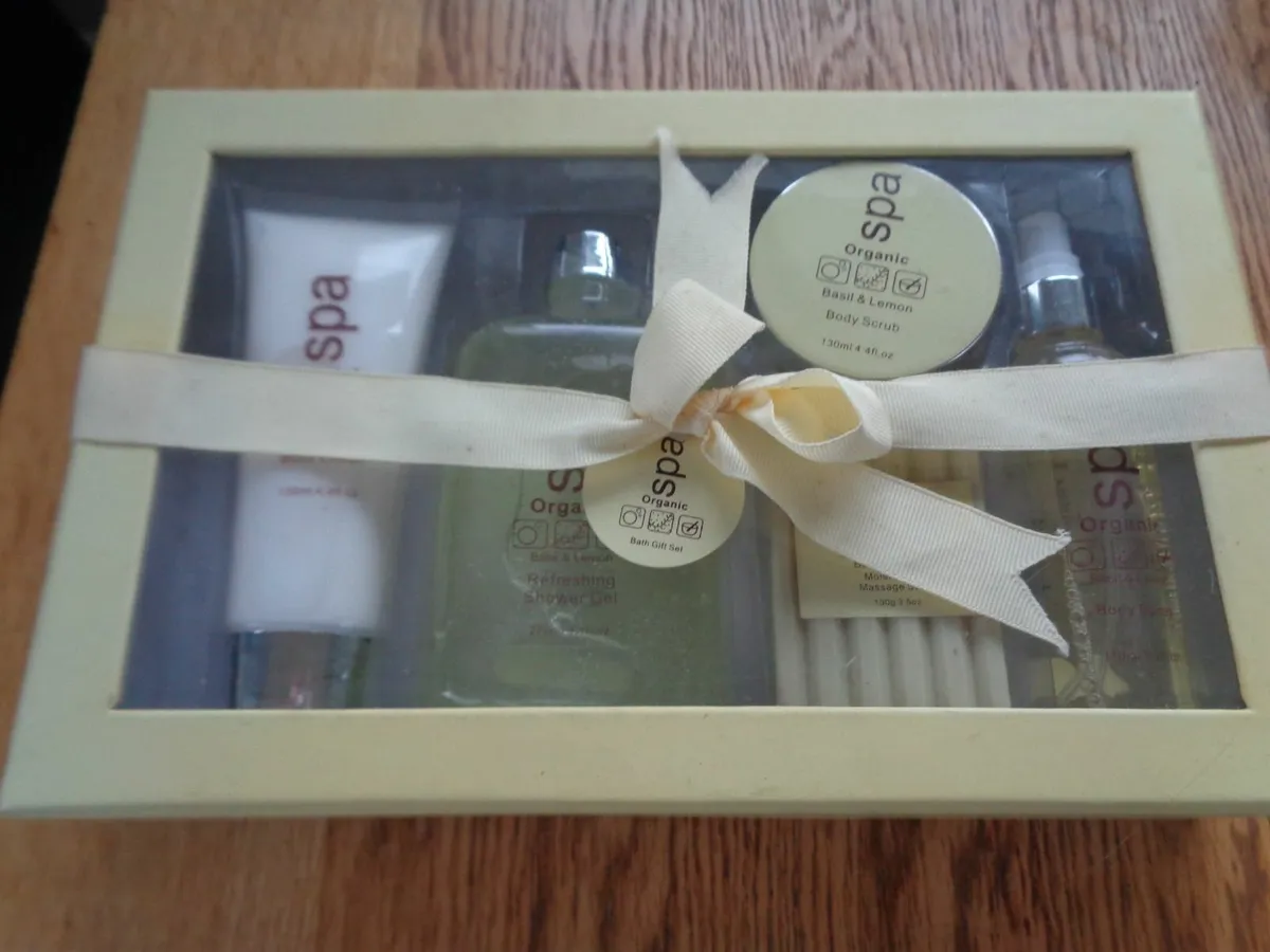 Spa Organic Basil and Lime Gift Set for Sale - Image 1