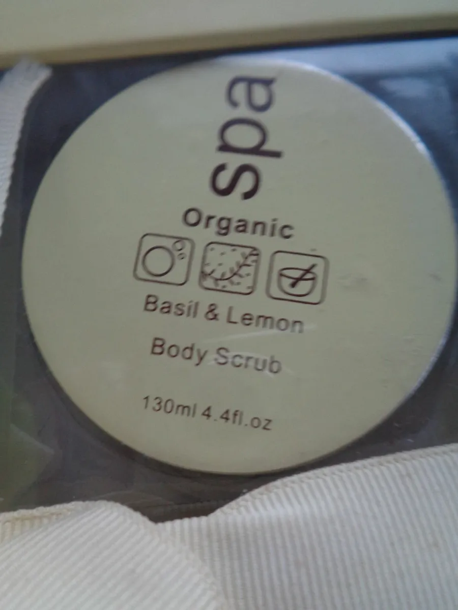 Spa Organic Basil and Lime Gift Set for Sale - Image 2