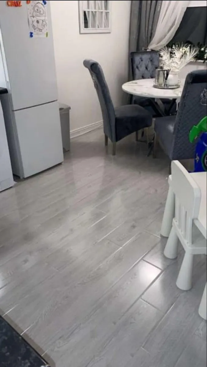 New 12mm Ice Laminated Flooring High Gloss - Image 3